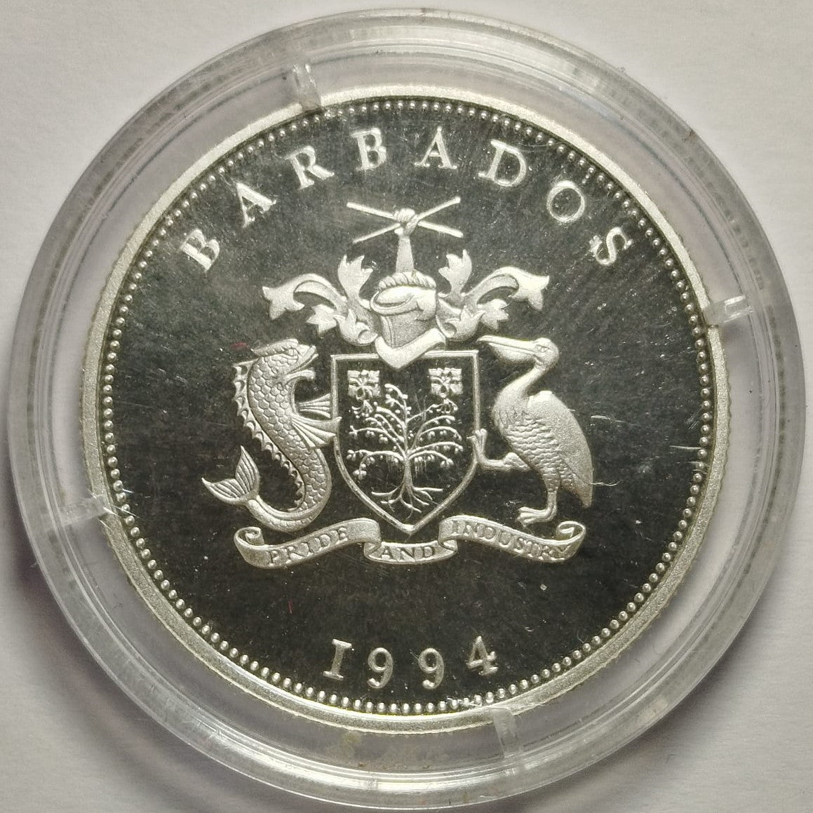 ELIZABETH II. 1 Dollar, conmemoración del 94 aniversario de la Reina Madre, Barbados, 1994.